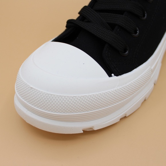 Black sneakers - Picture 4 of 4